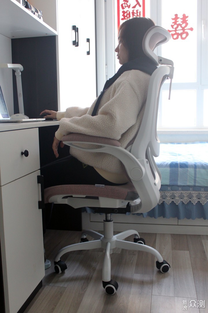 永艺人体工学MISS女性椅：专为女性打造的座椅_新浪众测
