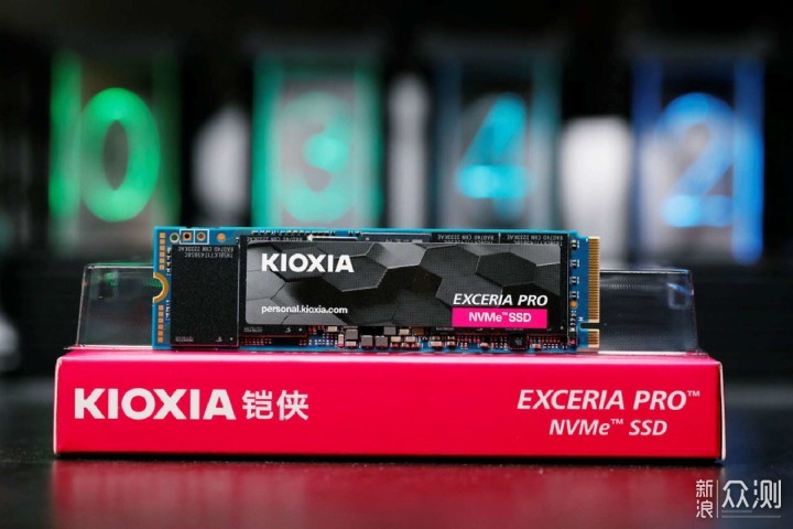 高性能SSD终降价，铠侠PRO SE10固态硬盘上手_新浪众测