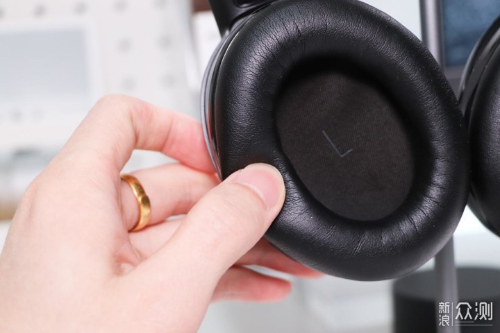 JBL 新款耳机：40mm动圈单元，不输AirPodsMAX_新浪众测