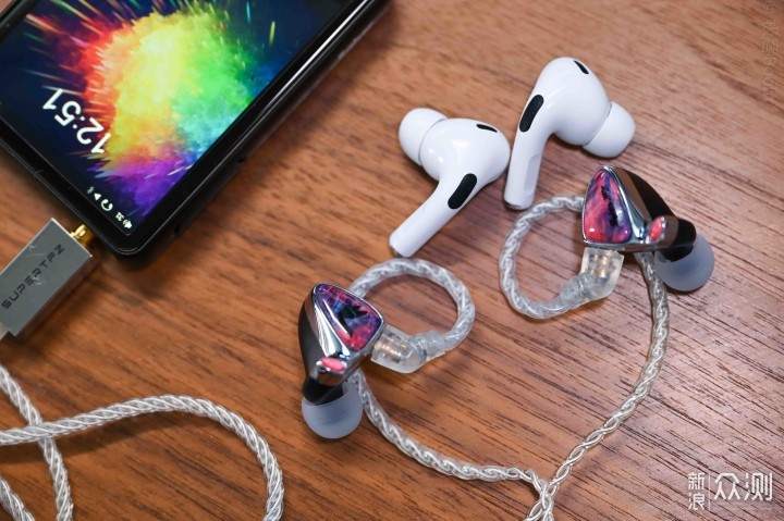 蓝牙vs监听，AirPods Pro2和FORCE5耳机的对比_新浪众测