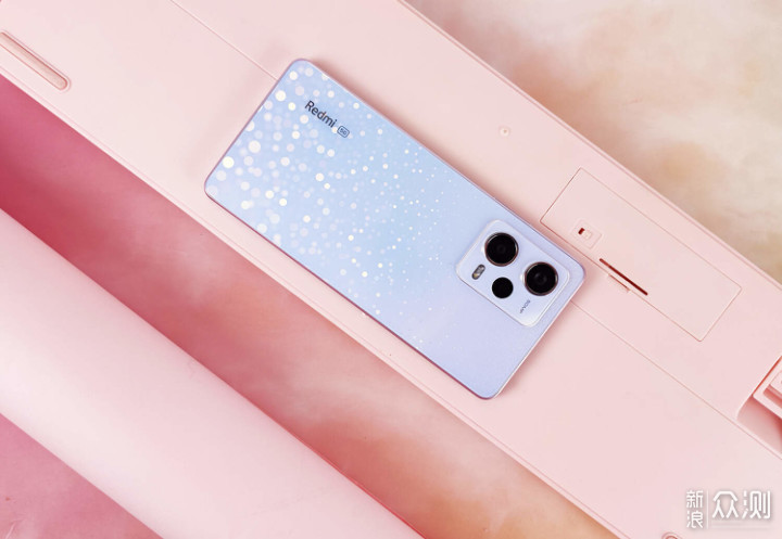 Redmi Note 12 Pro开箱，轻薄小立边梦幻机身_新浪众测