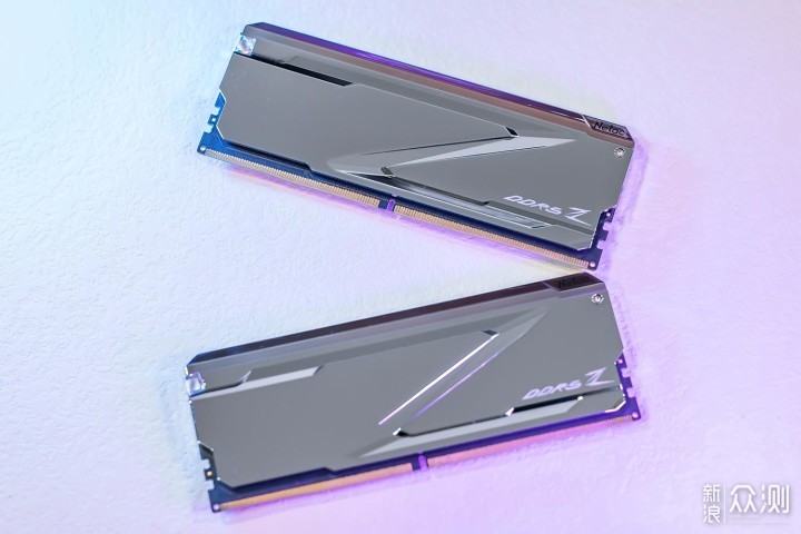朗科Z DDR5-6000内存：RGB灯效悦目具超频潜力_新浪众测