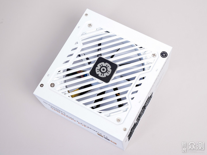 更小更省电，耕升 RTX 4070 踏雪白色装机评测_新浪众测