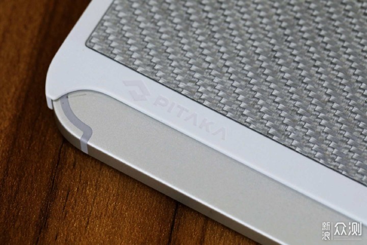 不只是优雅，打造白色系iPad磁吸无线充电生态_新浪众测
