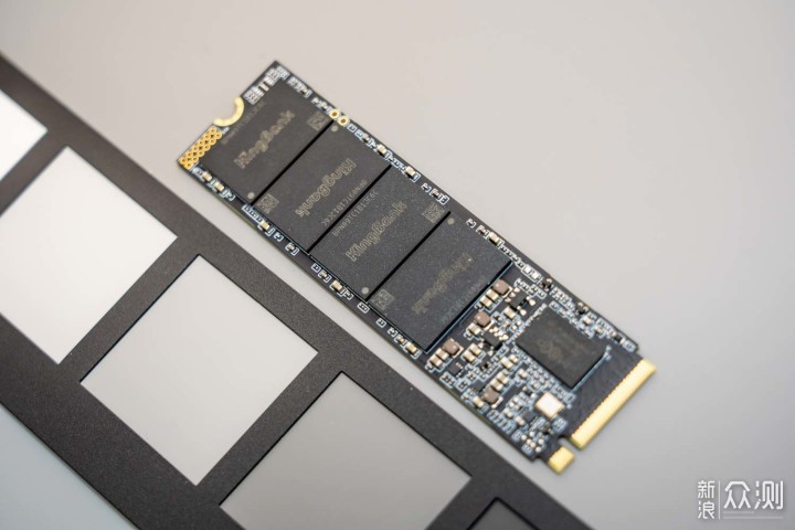 闪存颗粒再跌白菜价，金百达2TB SSD入手评测_新浪众测