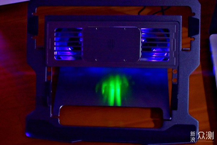 高科技制冷散热风扇,彩光RGB,让笔电真正实用_新浪众测