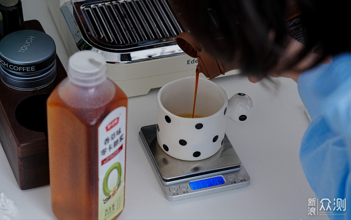 小白秒变身咖啡师，只需一台意式半自动咖啡机_新浪众测