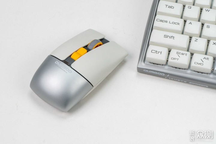 适合小姐姐使用的小巧面包体鼠标杜伽Hi Click