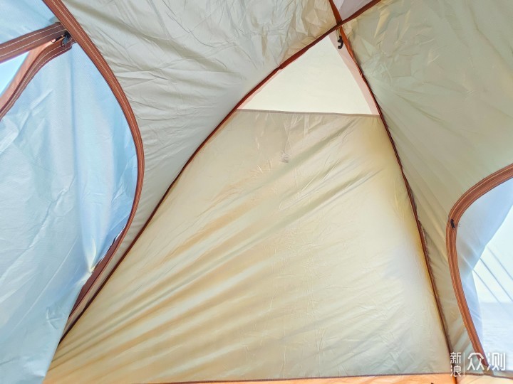 收纳到手提包大小：一宿充气帐篷+充气睡垫_新浪众测