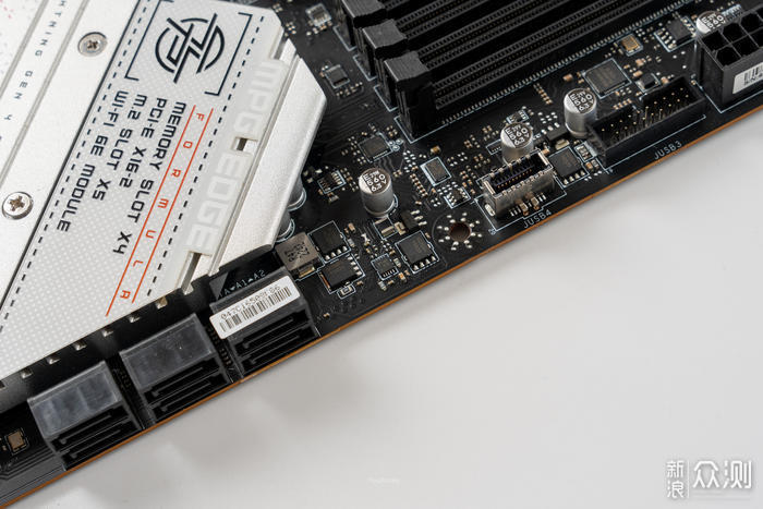微星 MPG Z790 EDGE WIFI DDR5 刀锋主板开箱