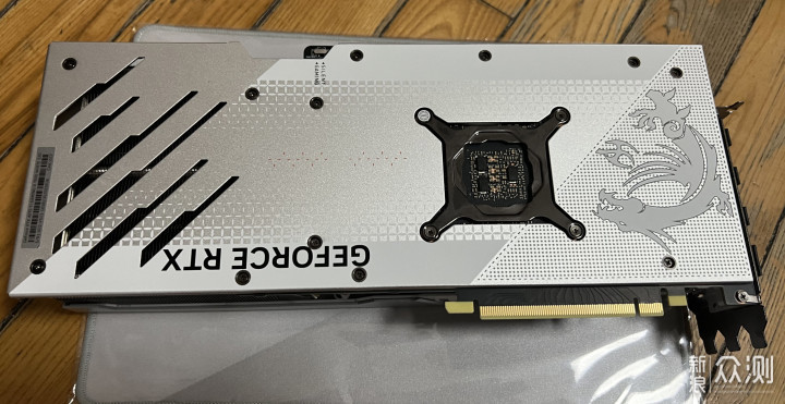 绝对冷酷的2K游戏之选 微星RTX4070Ti白龙显卡