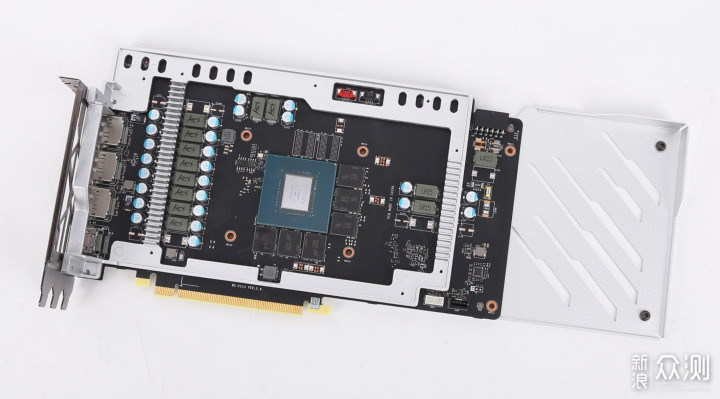 绝对冷酷的2K游戏之选 微星RTX4070Ti白龙显卡