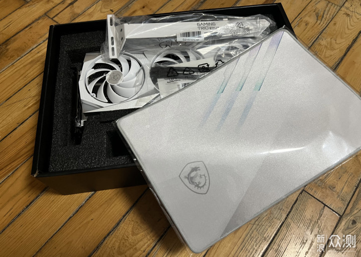 绝对冷酷的2K游戏之选 微星RTX4070Ti白龙显卡