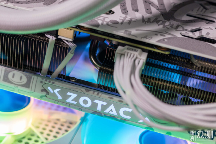 13代酷睿＋索泰RTX 4070 欧泊白打造Dream PC