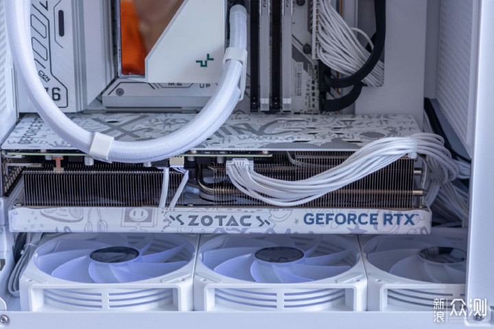 13代酷睿＋索泰RTX 4070 欧泊白打造Dream PC