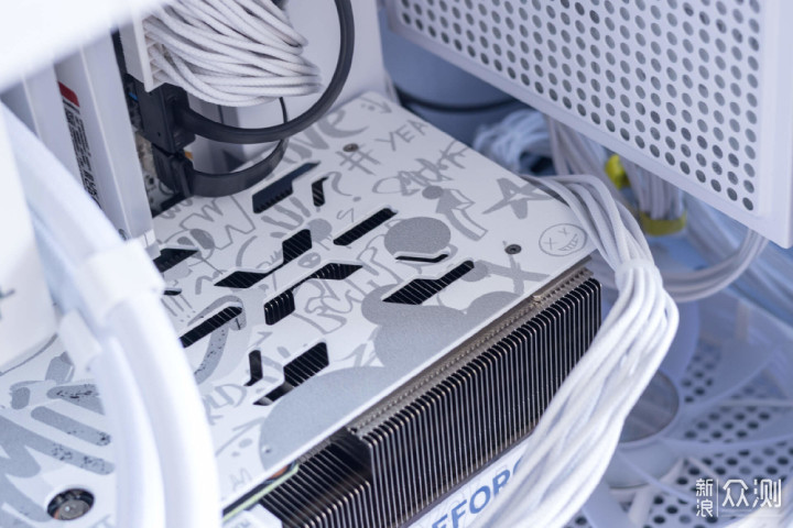 13代酷睿＋索泰RTX 4070 欧泊白打造Dream PC