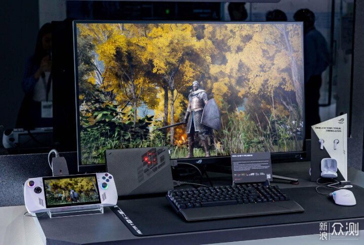 OG新一代电竞显示器亮相2023台北国际电脑展_新浪众测