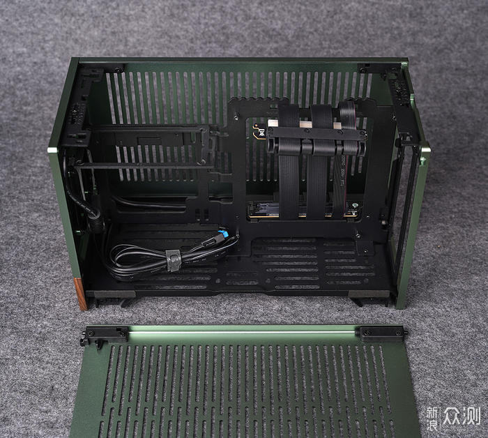 分形工艺 Terra 粽子款 ITX 机箱装机展示_新浪众测