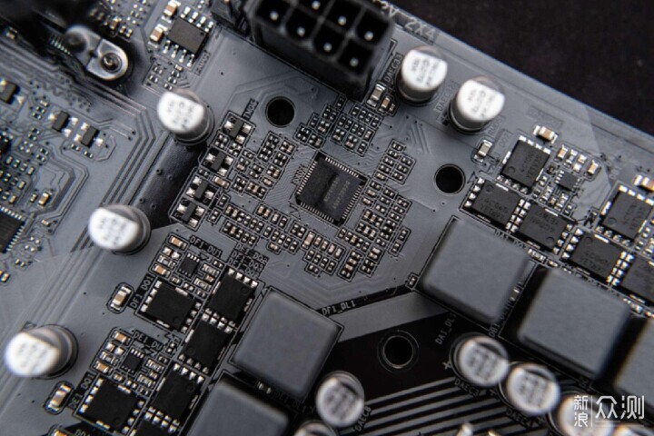 堆料黑科技，技嘉魔鹰B760M DDR5主板评测_新浪众测