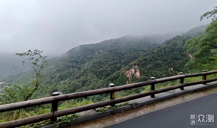 出游随拍：雨中登泰山用手机摄影记录的美景_新浪众测