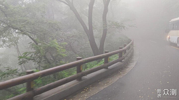 出游随拍：雨中登泰山用手机摄影记录的美景_新浪众测