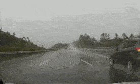 暴雨来袭，电动车可以涉水驾驶吗？牢记这五条