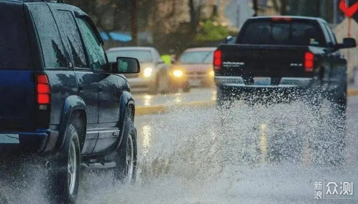 暴雨来袭，电动车可以涉水驾驶吗？牢记这五条
