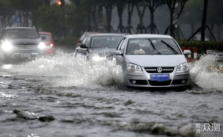 暴雨来袭，电动车可以涉水驾驶吗？牢记这五条