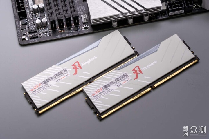 金百达DDR5 6400 RGB灯效内存条入手超频_新浪众测