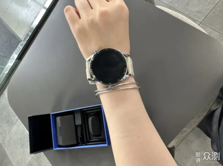 别瞎吃了，想瘦身搞一块轻体运动手表更有用