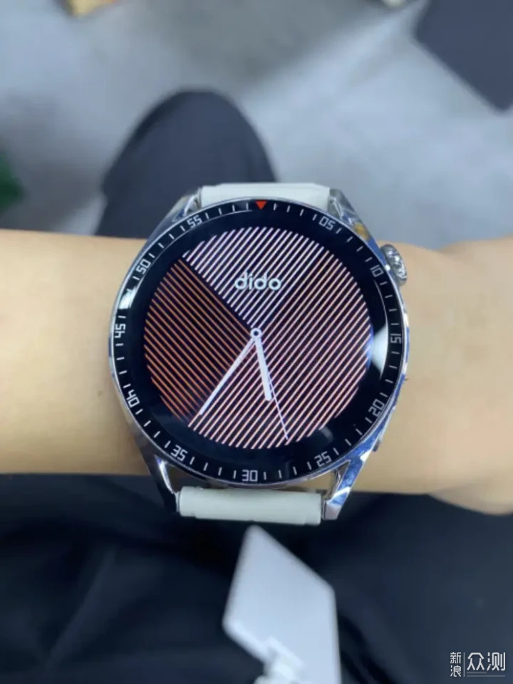 别瞎吃了，想瘦身搞一块轻体运动手表更有用