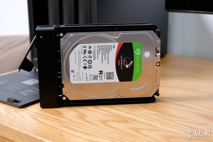 轻松搭建私人数据中心，绿联 DX4600 Pro NSA