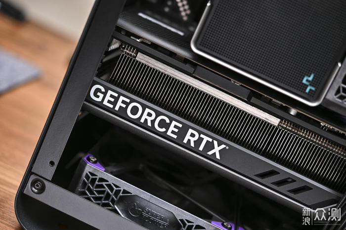 ROGX670EGENE+4080猛禽+乔思伯U4Mini装机展示_新浪众测