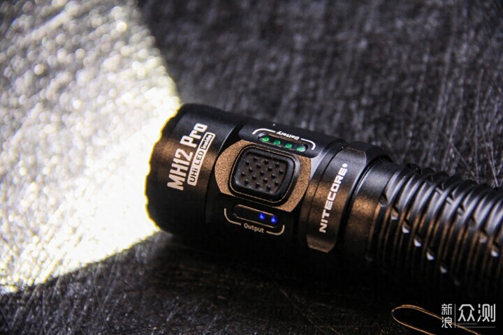 雨夜实测新灯珠：NITECORE MH12 Pro手电_新浪众测