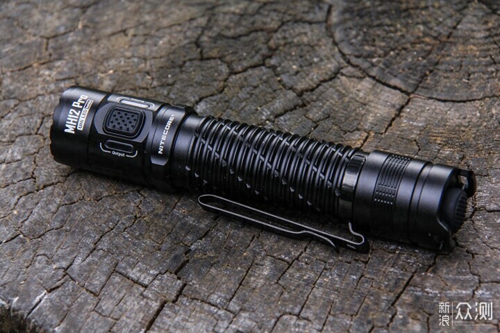 雨夜实测新灯珠：NITECORE MH12 Pro手电_新浪众测