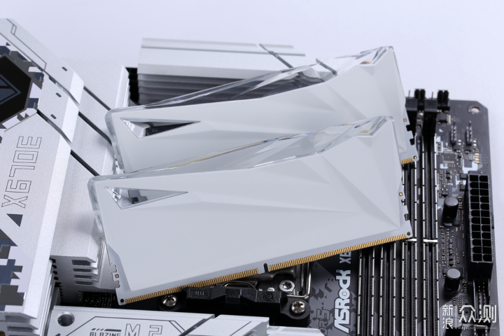 AMD R9-7950X+华擎X670E+4080+DDR5内存装机_新浪众测