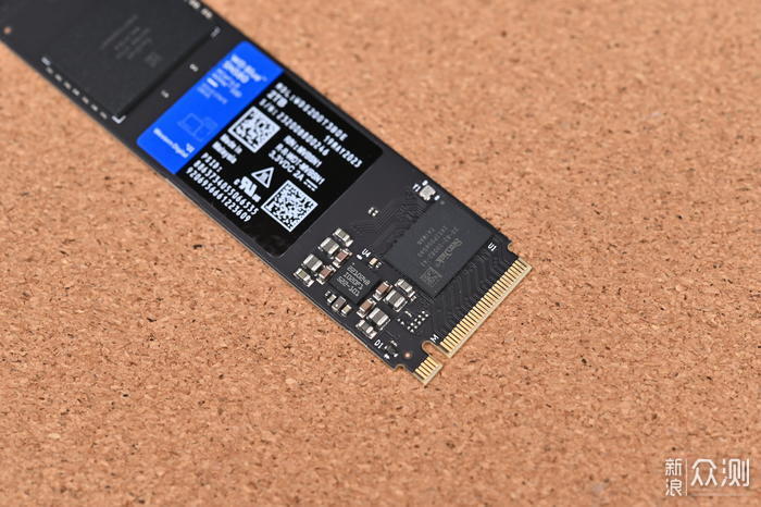 用白色阿萨辛4组建数显风冷主机_新浪众测