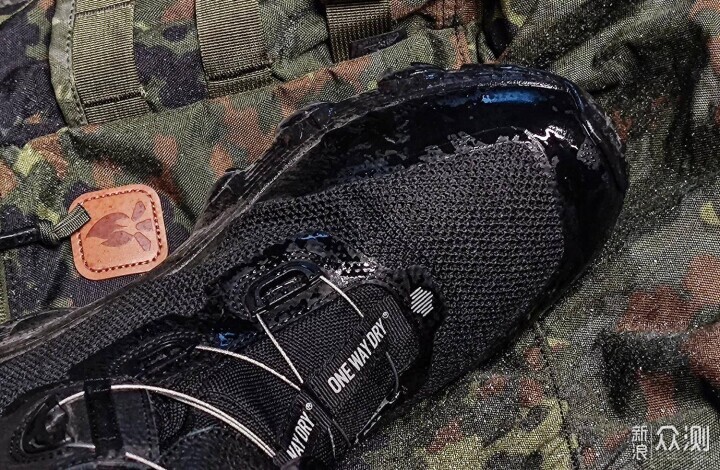 行遍万水千山，穿脱只需两秒：单导引力速调靴_新浪众测