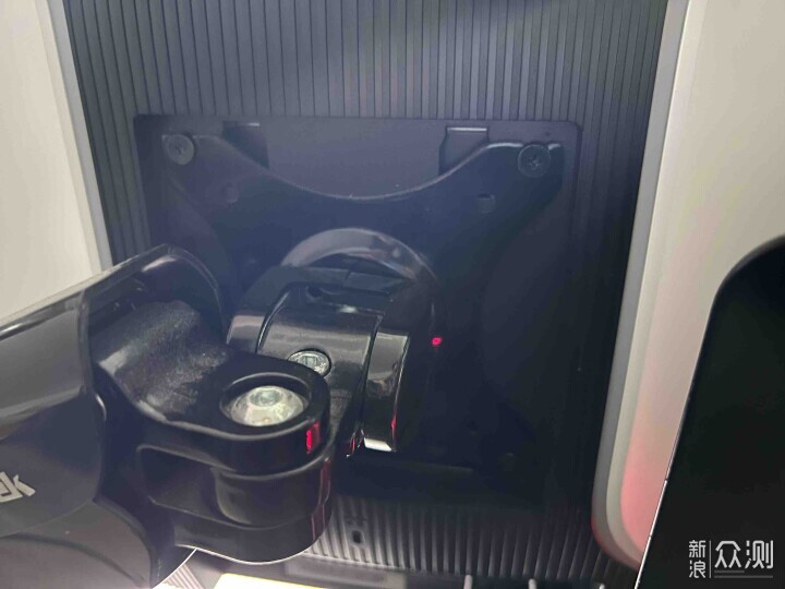 卷完电视又来卷显示器？雷鸟Q8显示器这回值了_新浪众测