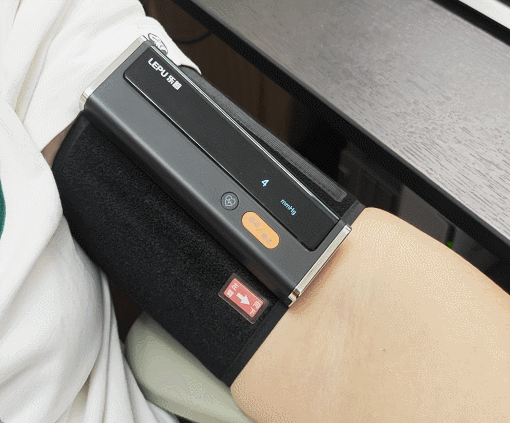 你们可能不信，我的通勤背包里有个血压计_新浪众测