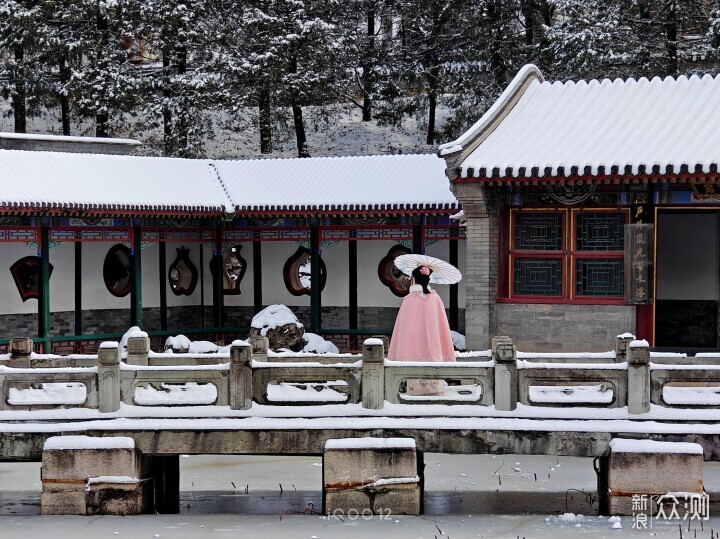 投石问路：用iQOO12手机摄影记录谐趣园雪景_新浪众测