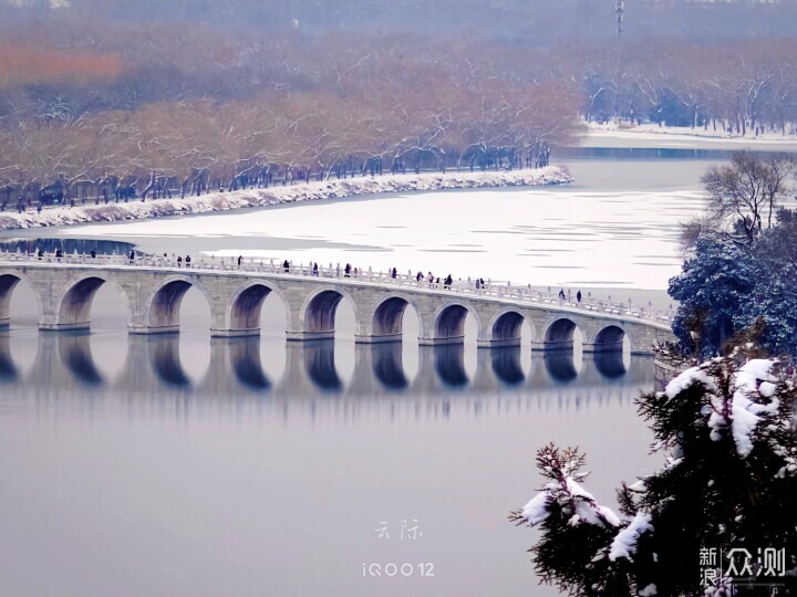 投石问路：用iQOO12手机摄影记录谐趣园雪景_新浪众测