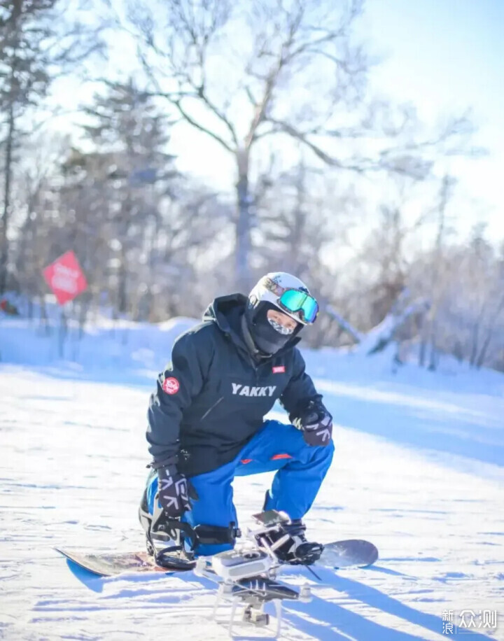 冬季滑雪，可以用冲锋衣代替滑雪服吗？_新浪众测