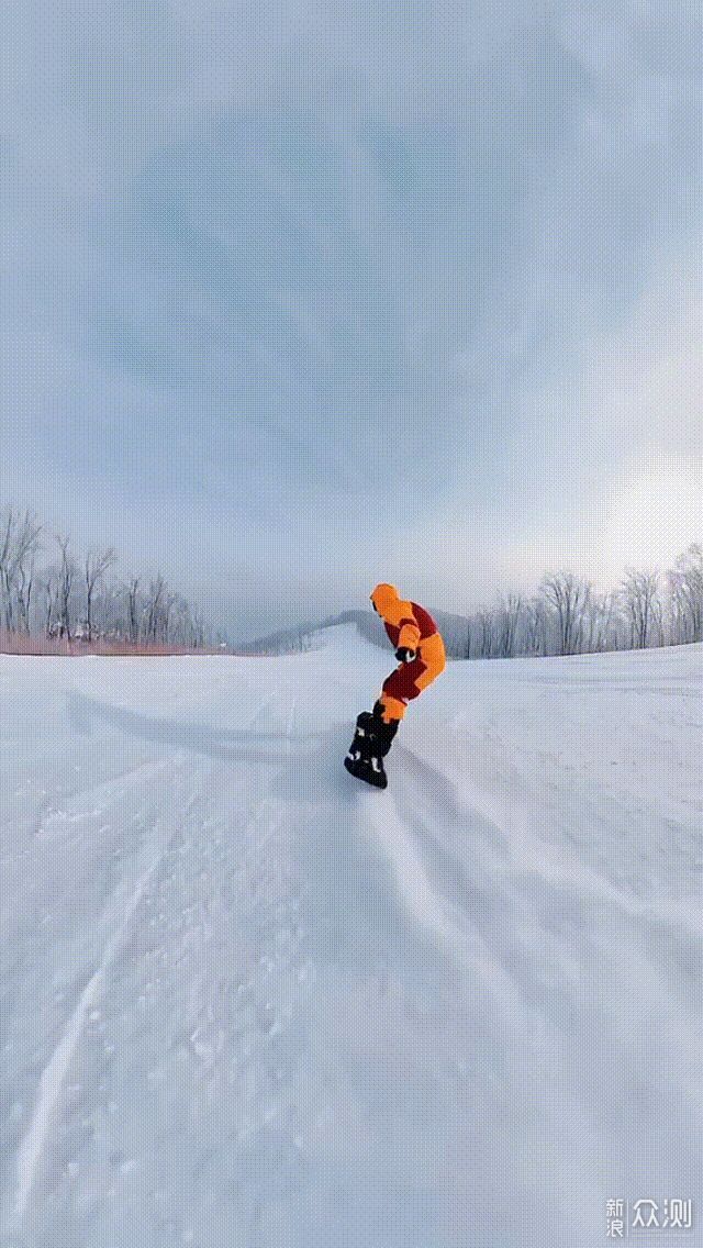 冬季滑雪，可以用冲锋衣代替滑雪服吗？_新浪众测