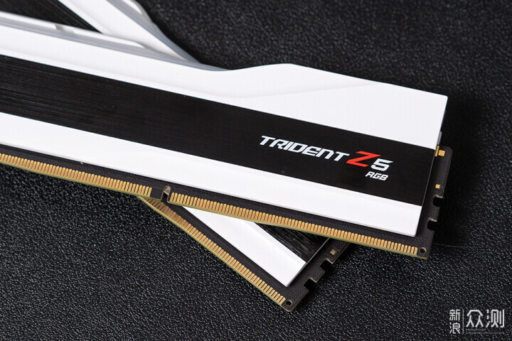 芝奇Trident Z5 RGB DDR5-7200 24Gx2内存评测_新浪众测