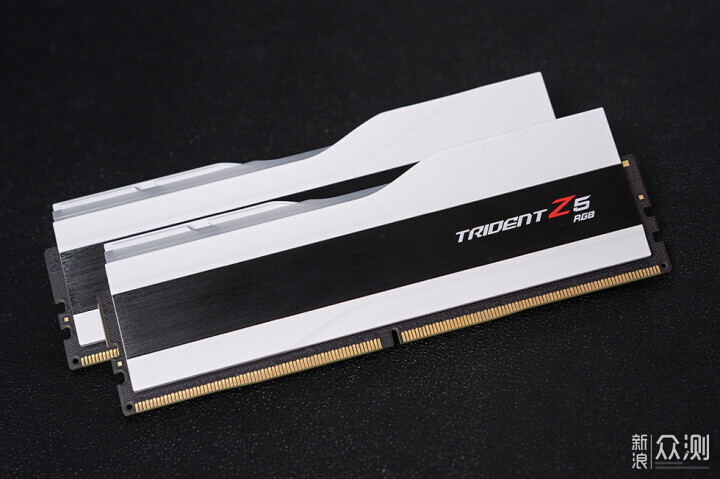 芝奇Trident Z5 RGB DDR5-7200 24Gx2内存评测_新浪众测