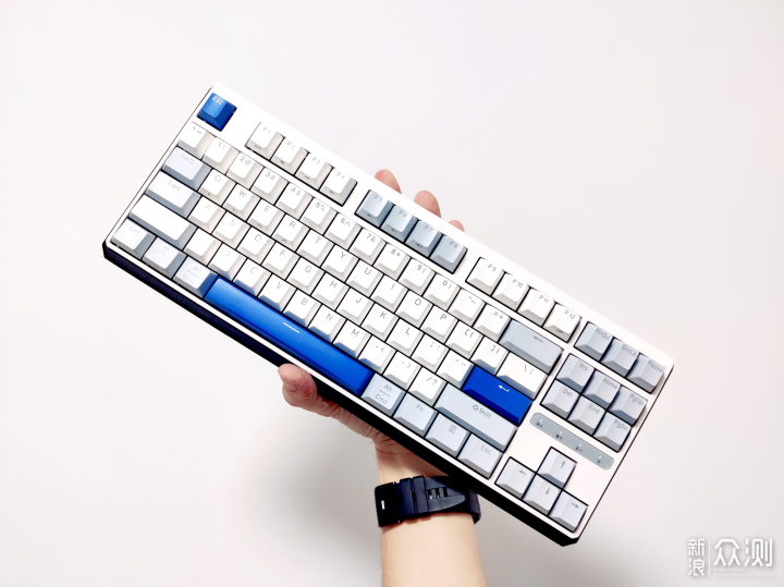 颜值与手感兼具的87键机械键盘——杜伽K620W_新浪众测