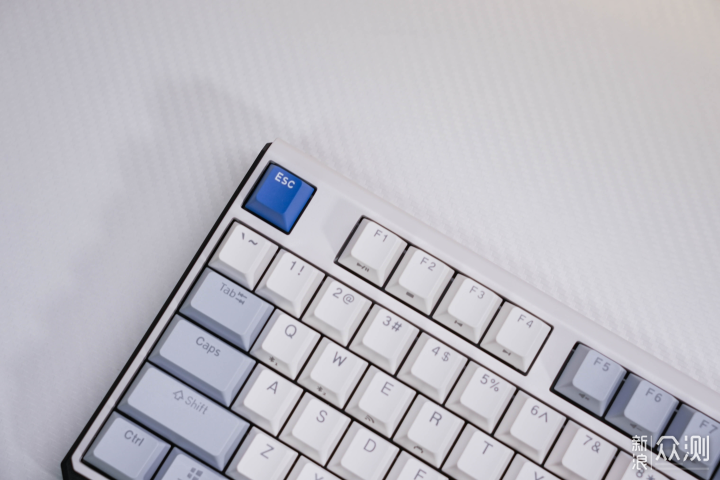 纯白桌搭的颜值键盘，杜伽K620W体验分享_新浪众测