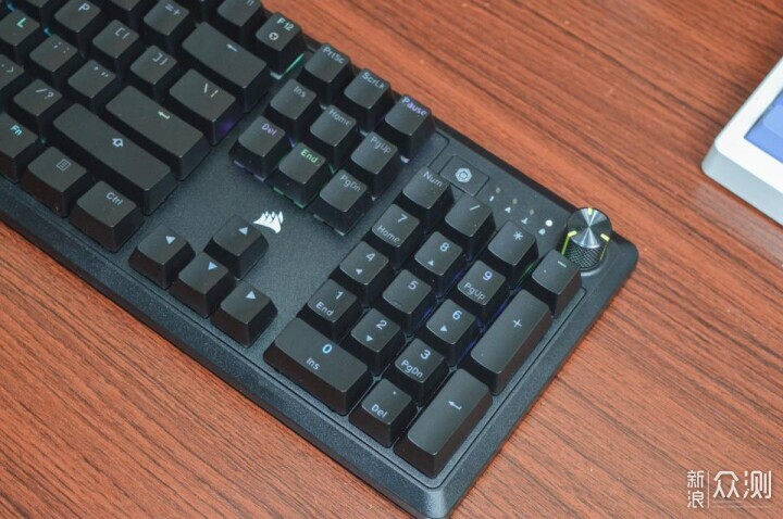 全尺寸,可玩性高:海盗船K70 CORE RGB键盘开箱_新浪众测