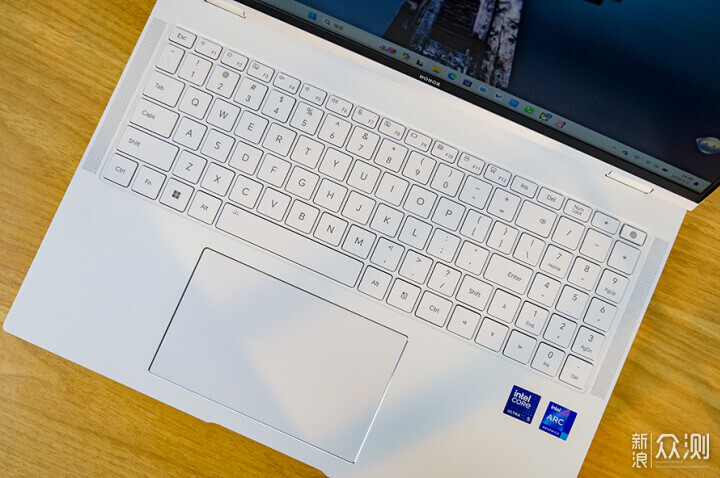 荣耀MagicBook Pro 16：给高颜值AI PC打个样_新浪众测
